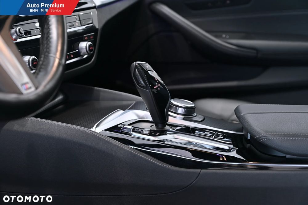 BMW Seria 5 540i xDrive mHEV - 10