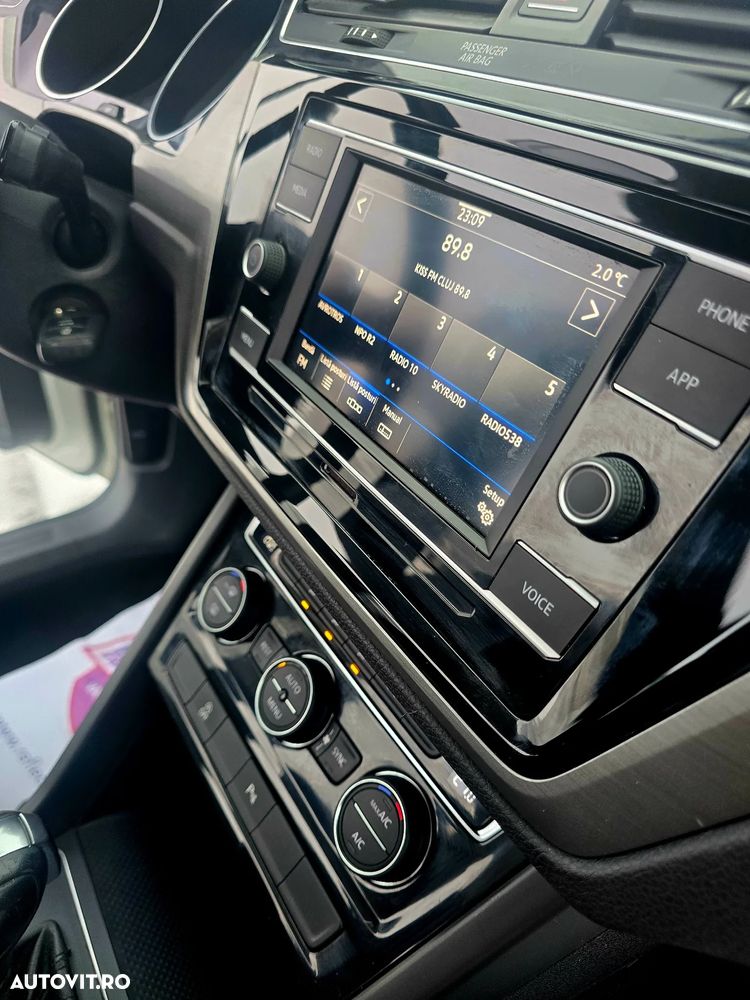 Volkswagen Touran 2.0 TDI SCR (BlueMotion Technology) DSG Comfortline - 12