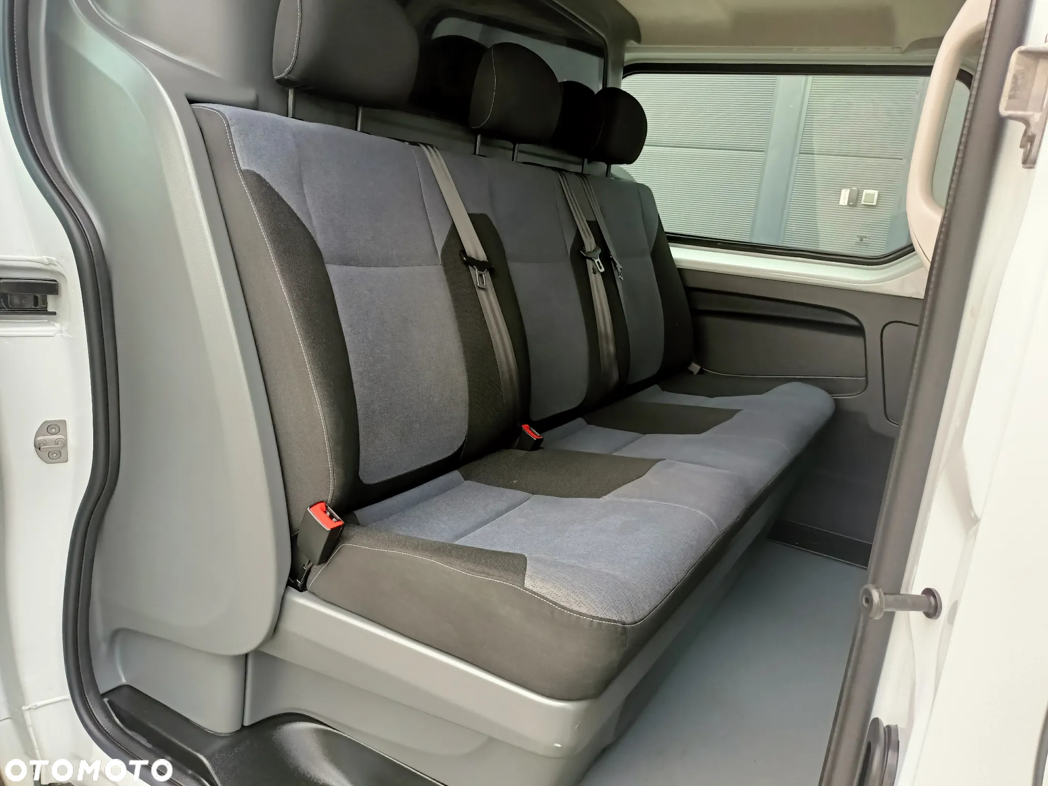 Opel VIVARO 5-cio OSOBOWY LONG - 33