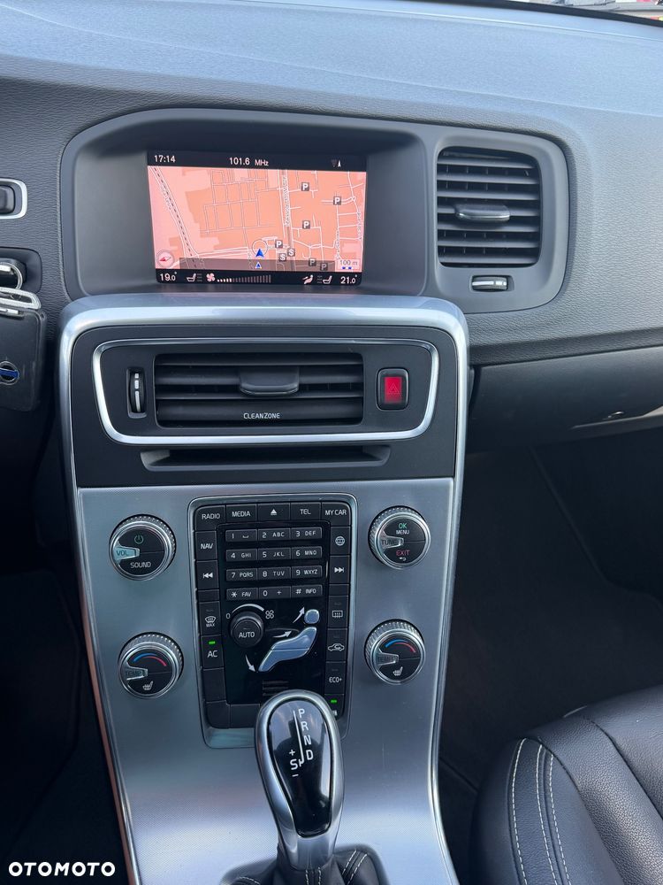 Volvo V60 D3 Geartronic Summum - 16