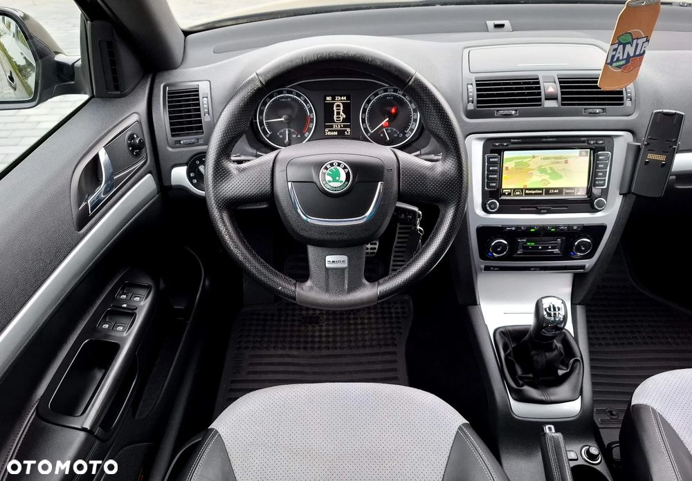 Skoda Octavia 2.0 TDI CR DPF RS - 33