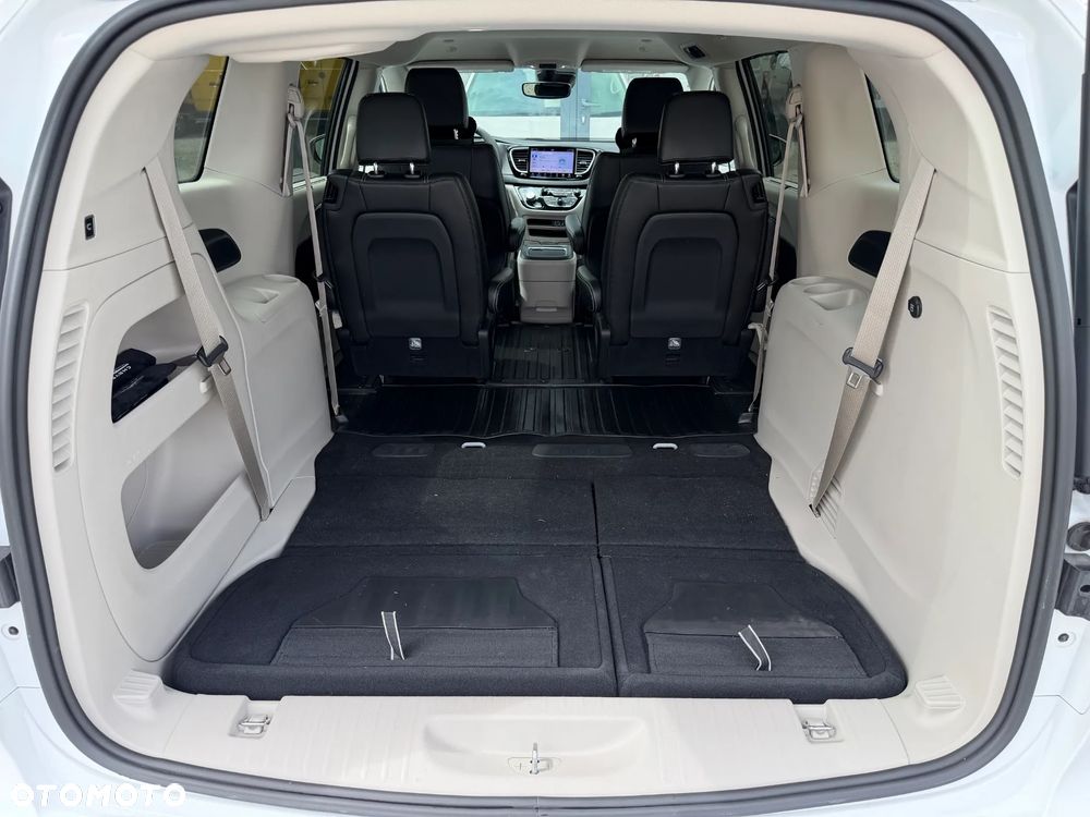 Chrysler Pacifica - 6