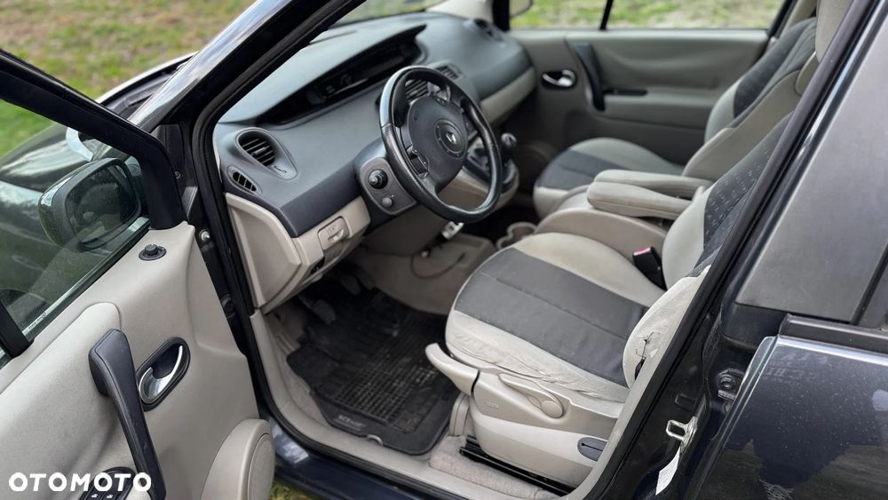 Renault Scenic 1.6 16V Infinity - 8