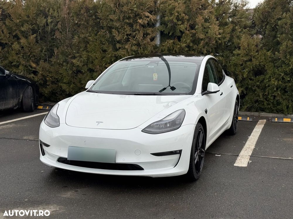 Tesla Model 3 - 1