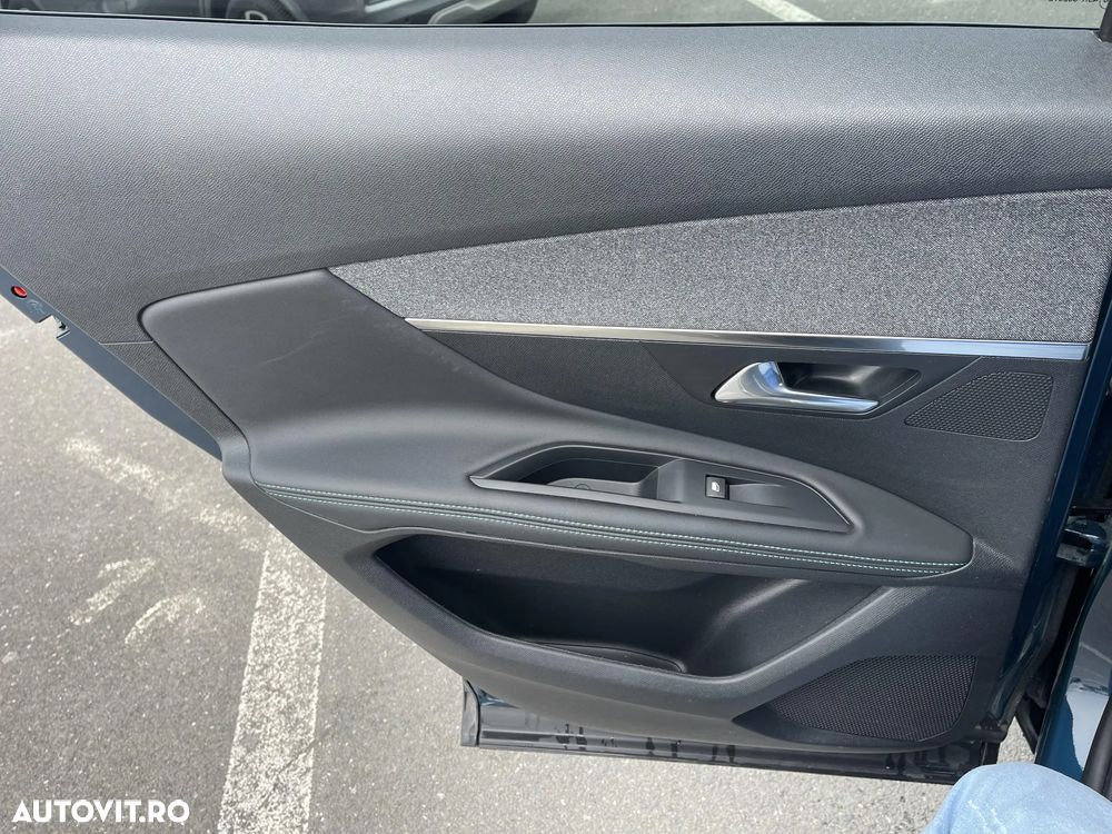 Peugeot 3008 PHEV 300 EAT8 4X4 Allure Pack - 24