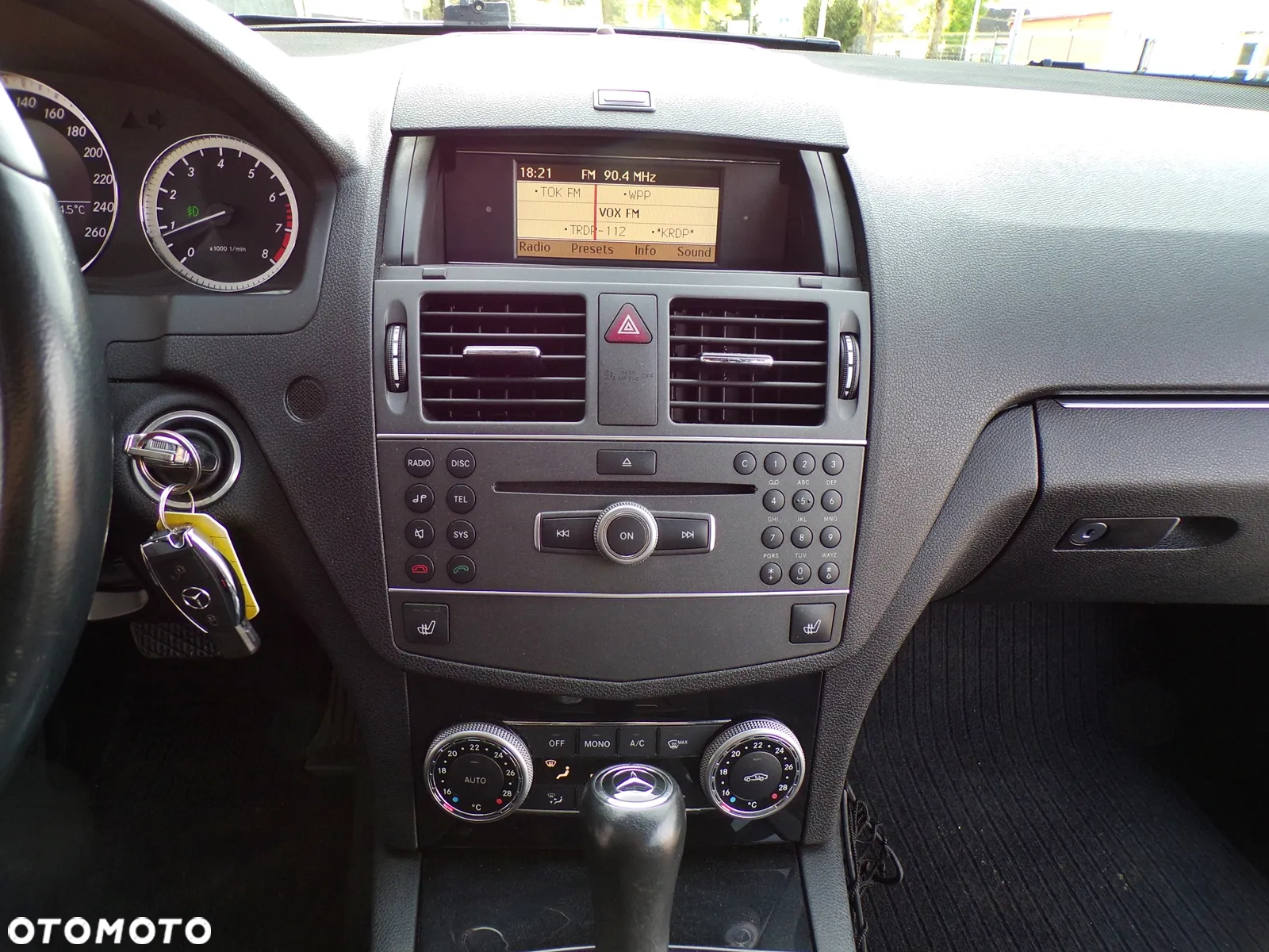 Mercedes-Benz Klasa C 180 T CGI Automatik BlueEFFICIENCY Elegance - 21