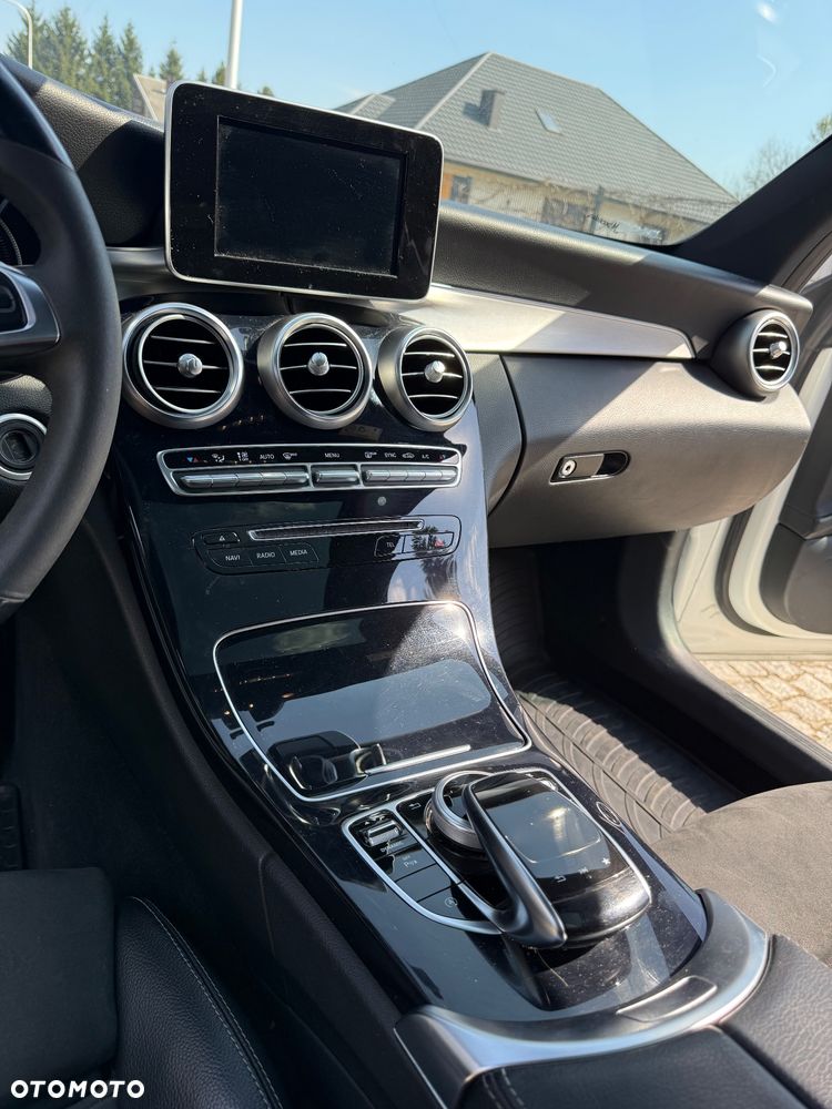 Mercedes-Benz Klasa C 180 9G-TRONIC Night Edition - 23