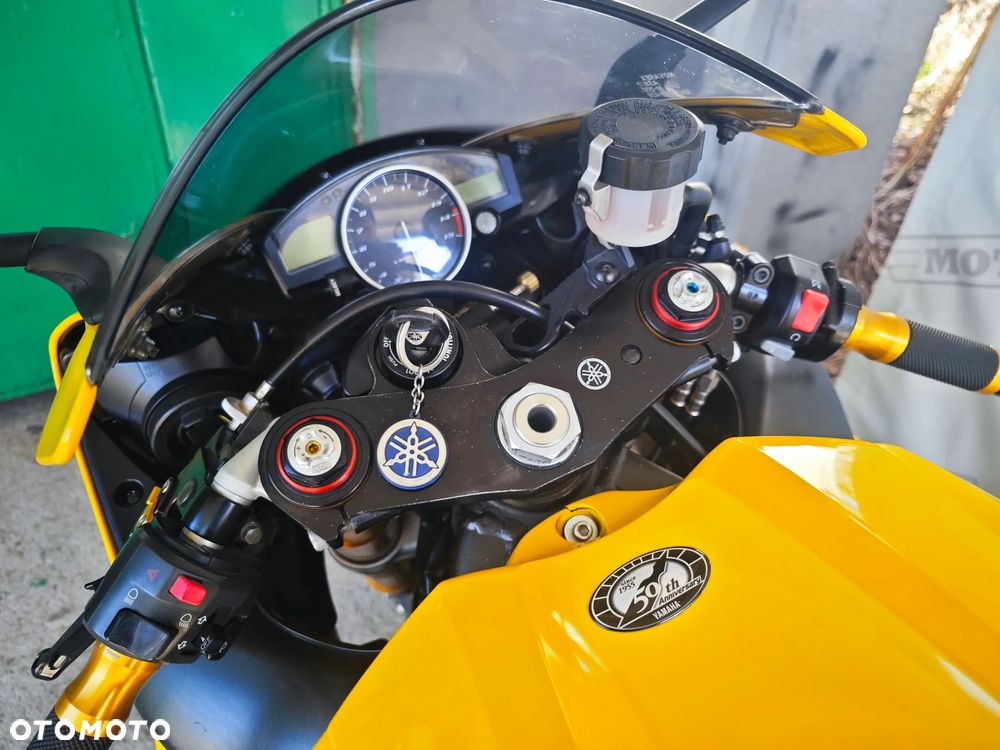 Yamaha YZF - 19