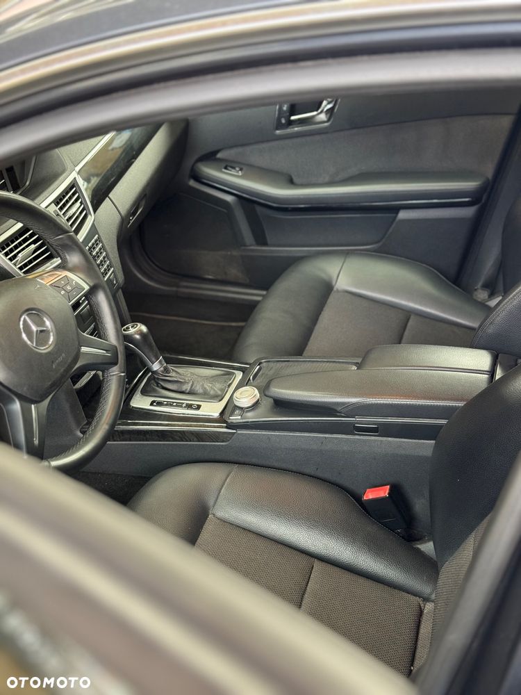 Mercedes-Benz Klasa E 220 BlueTEC 4Matic 7G-TRONIC Avantgarde - 28