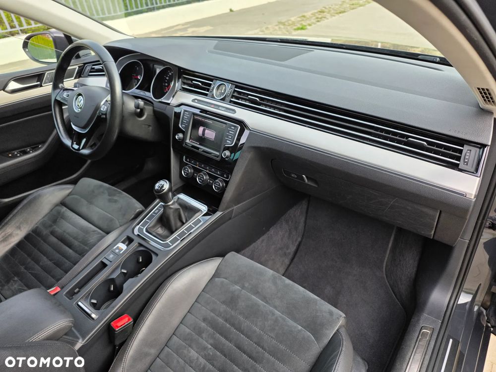 Volkswagen Passat 2.0 TDI (BlueMotion Technology) Highline - 11