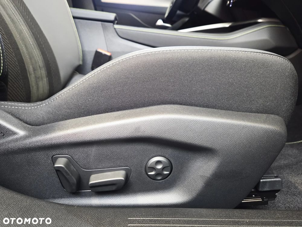 Peugeot 408 1.6 Plug-In Hybrid 180 GT EAT8 - 34