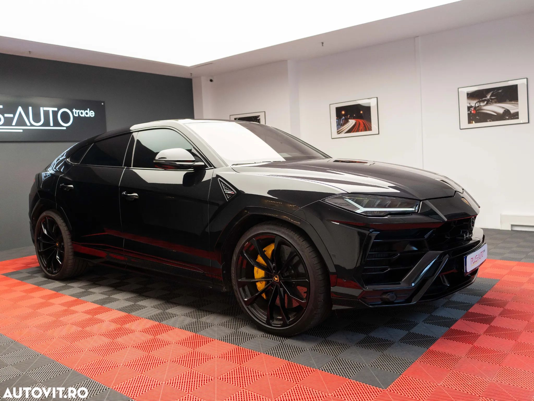 Lamborghini URUS Standard - 1