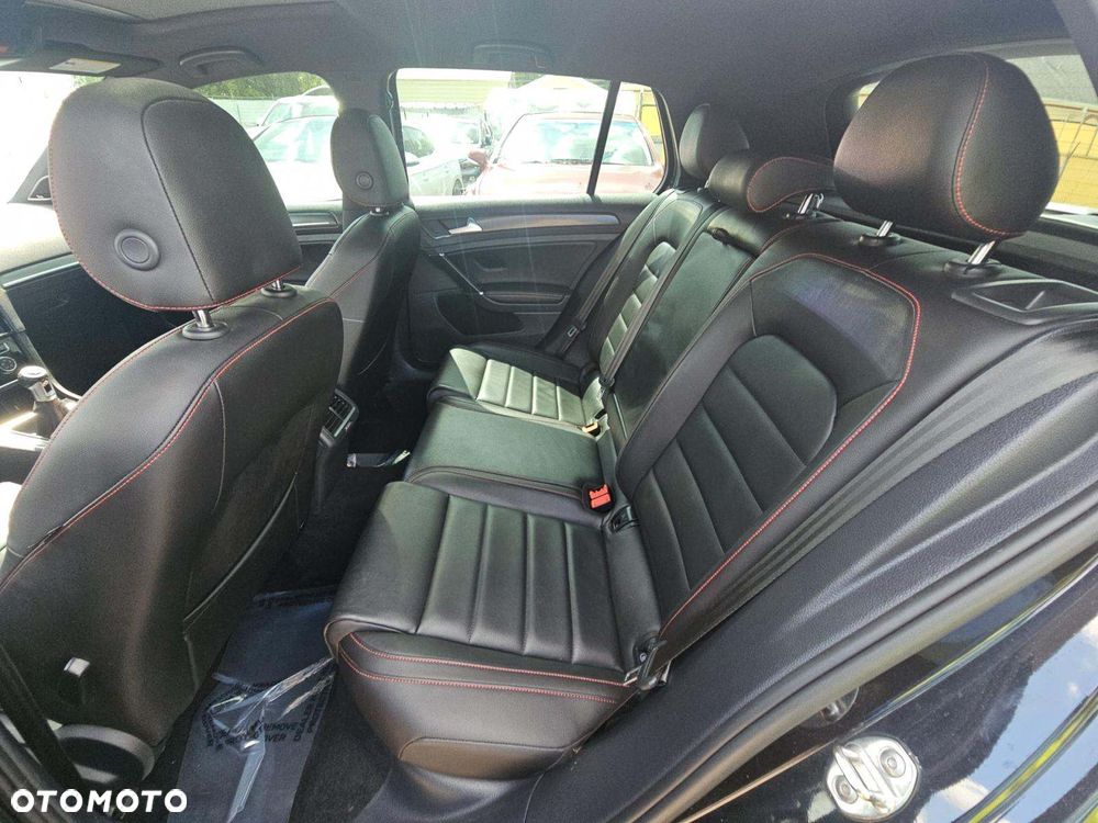 Volkswagen Golf - 9