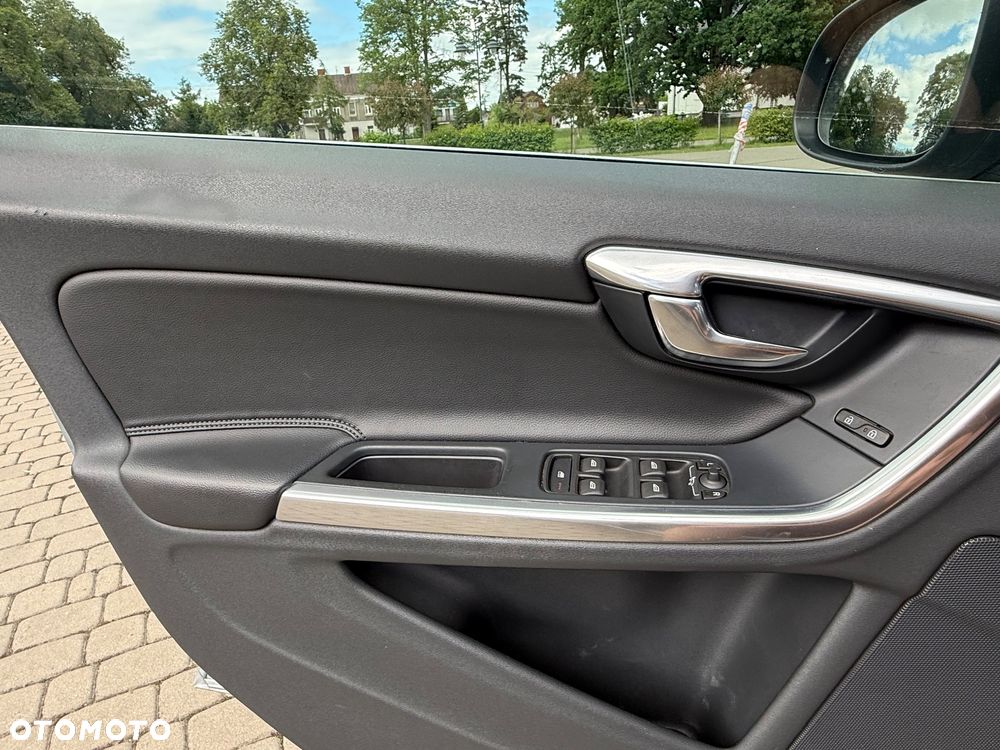 Volvo V60 D4 Momentum - 24