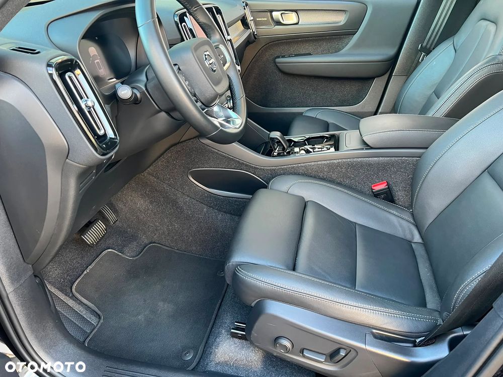 Volvo XC 40 B4 AWD Ultimate Dark - 26