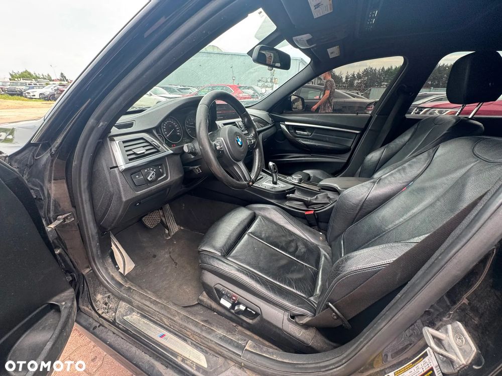 BMW Seria 3 330i xDrive - 11