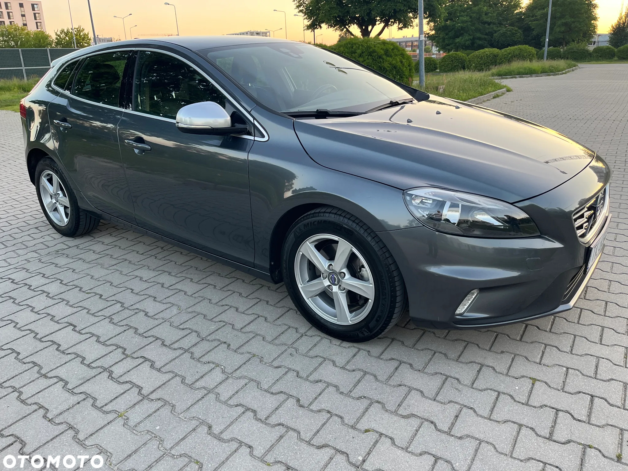 Volvo V40 T3 R-Design Momentum - 6