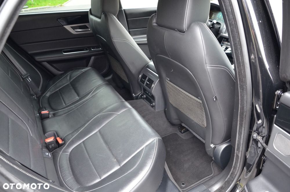 Jaguar XF 3.0 TDV6 R-Sport - 18