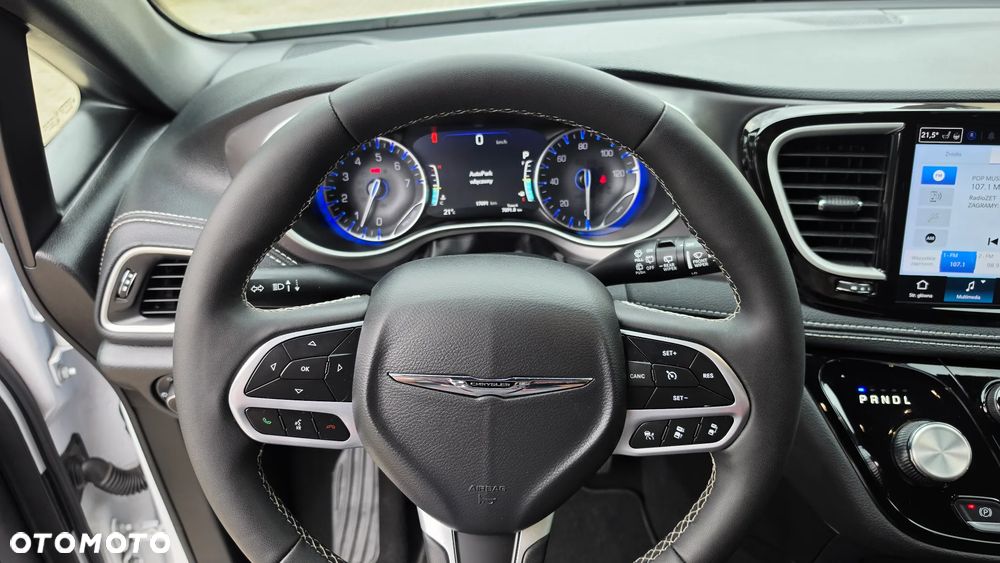 Chrysler Pacifica - 30