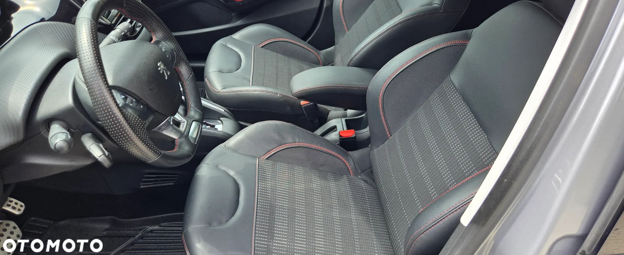 Peugeot 208 - 12