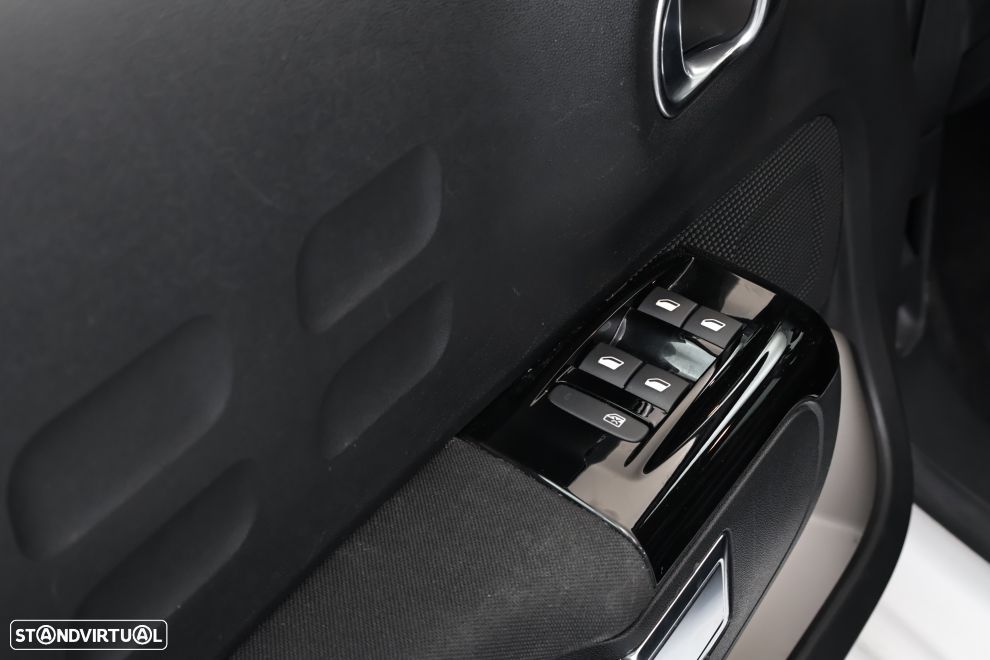 Citroën C3 1.2 PureTech Shine EAT6 - 23