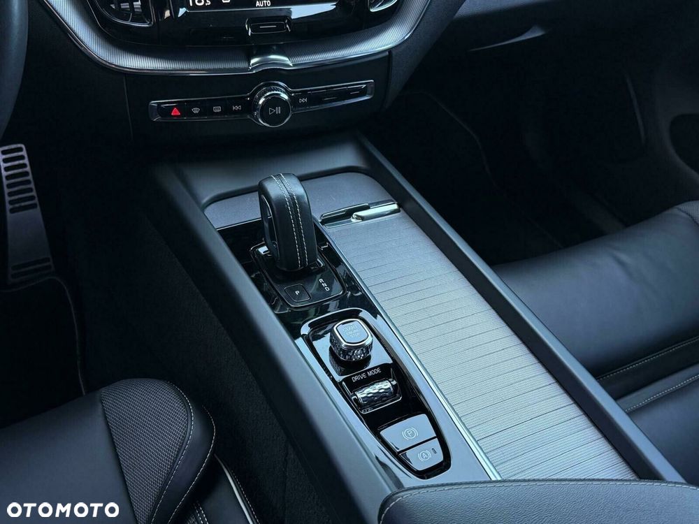 Volvo XC 60 B4 B R-Design - 21