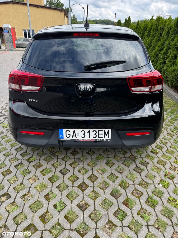 Kia Rio 1.4 L - 6