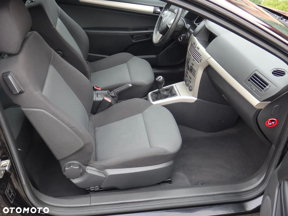 Opel Astra 1.6 NAVI - 28