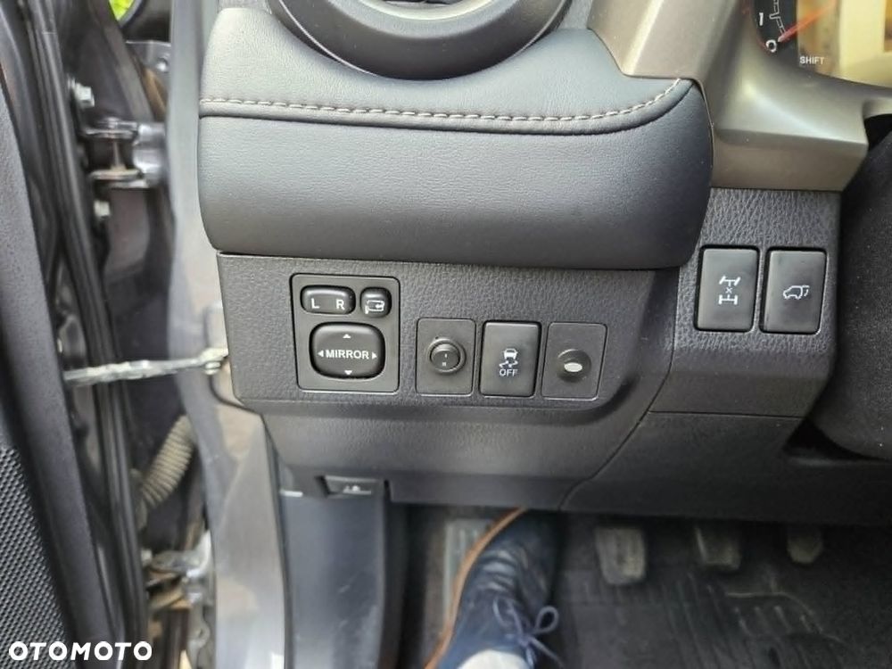 Toyota RAV4 2.0 D-4D Premium - 11