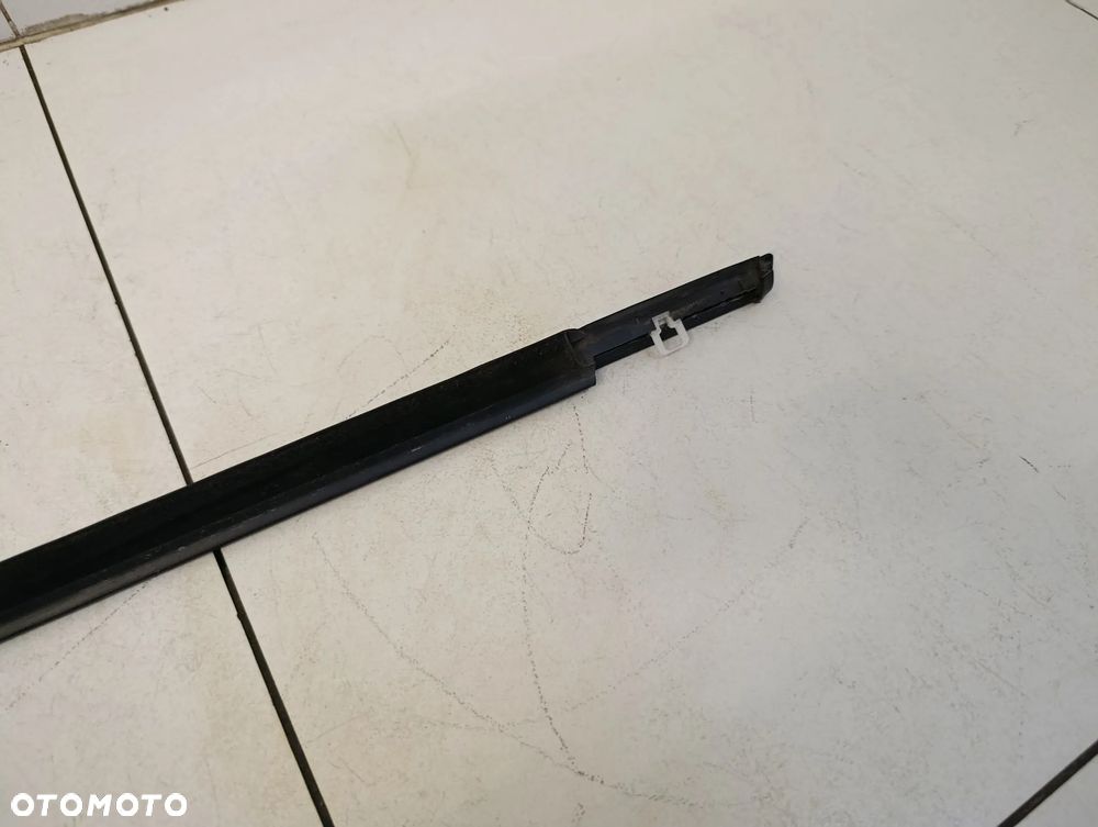 Listwa zgarniająca drzwi szyby prawy przód Volvo V60 II 2 S60 III 3 - 10