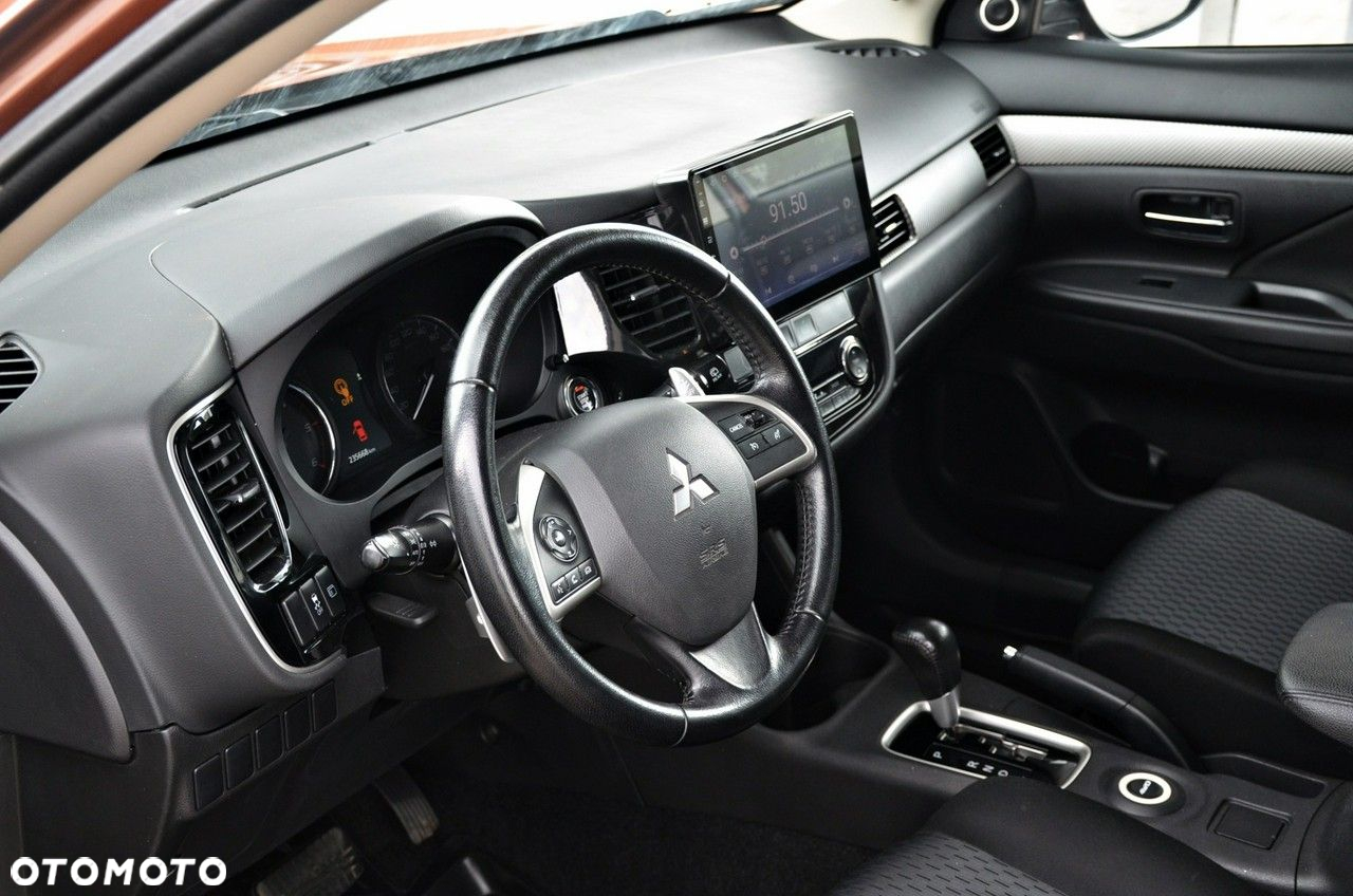 Mitsubishi Outlander - 12