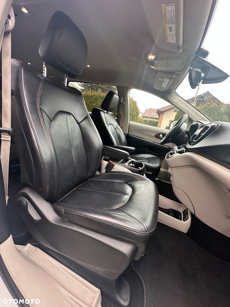 Chrysler Pacifica - 10