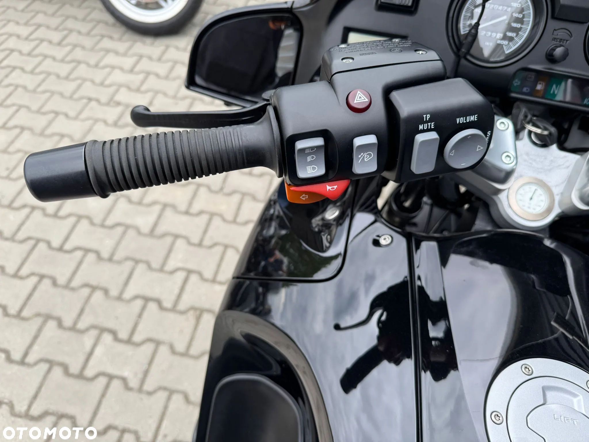 BMW R - 9