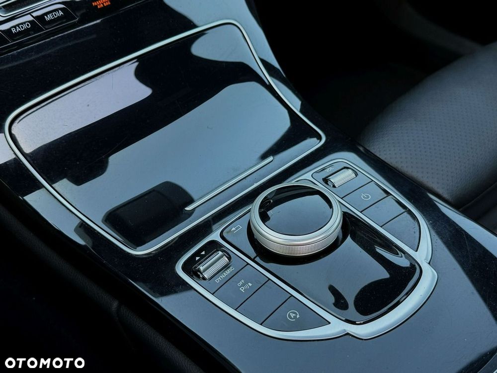 Mercedes-Benz Klasa C 180 7G-TRONIC AMG Line - 19