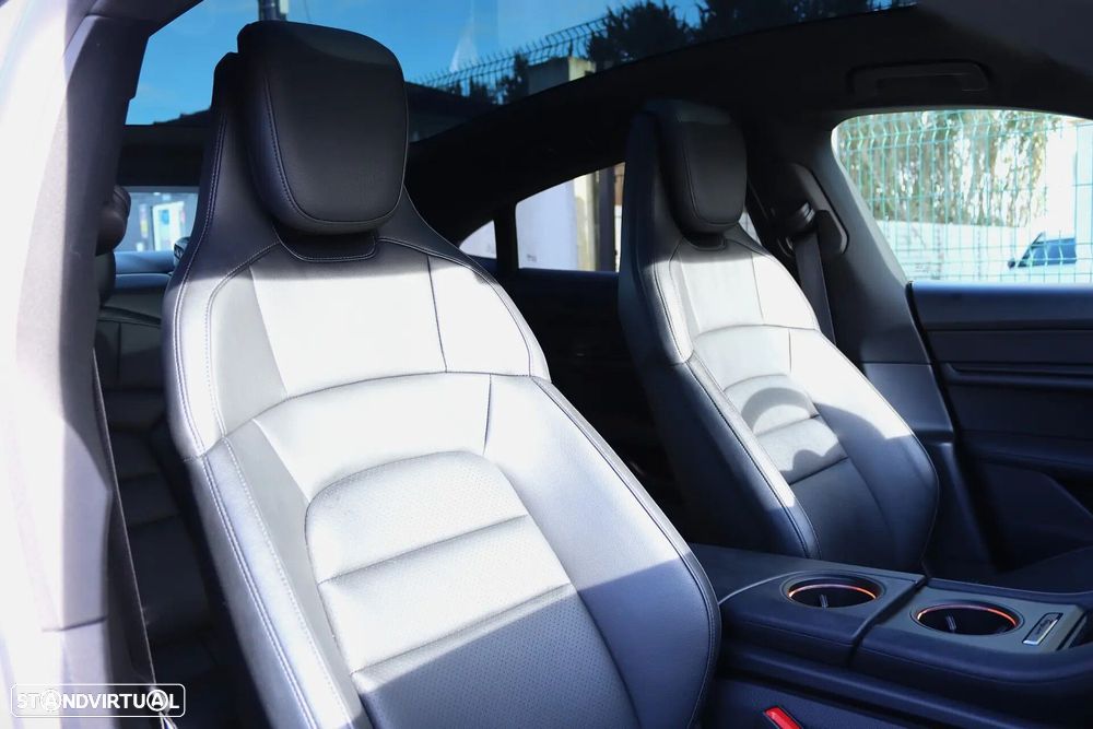 Porsche Taycan 4S - 36