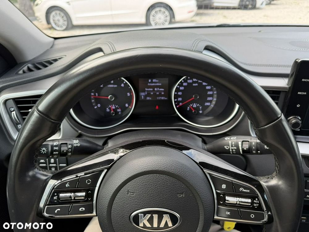 Kia Ceed - 16
