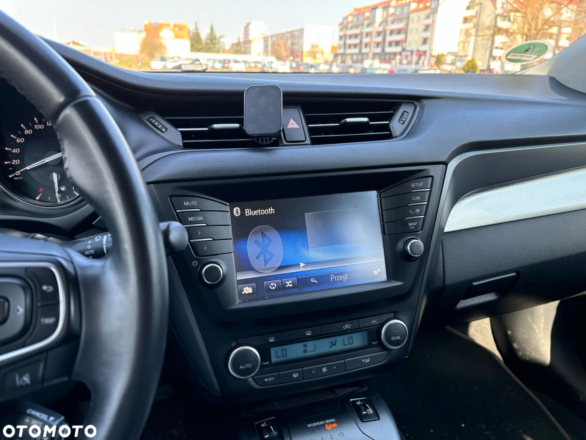 Toyota Avensis 1.6 D-4D Premium - 8