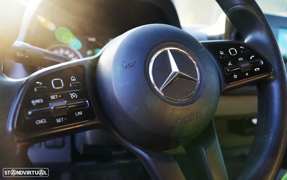 Mercedes-Benz Sprinter c/ cesto elevatório - 18