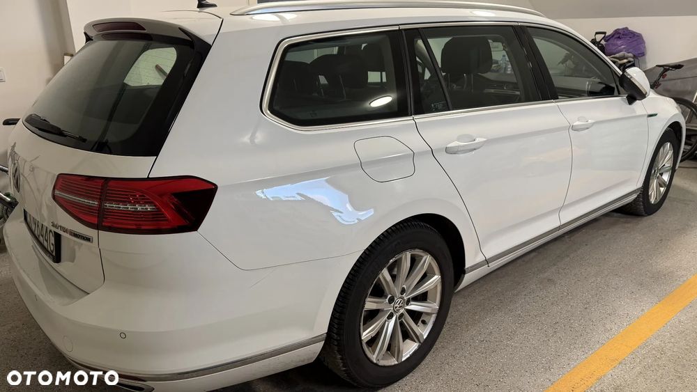 Volkswagen Passat - 1