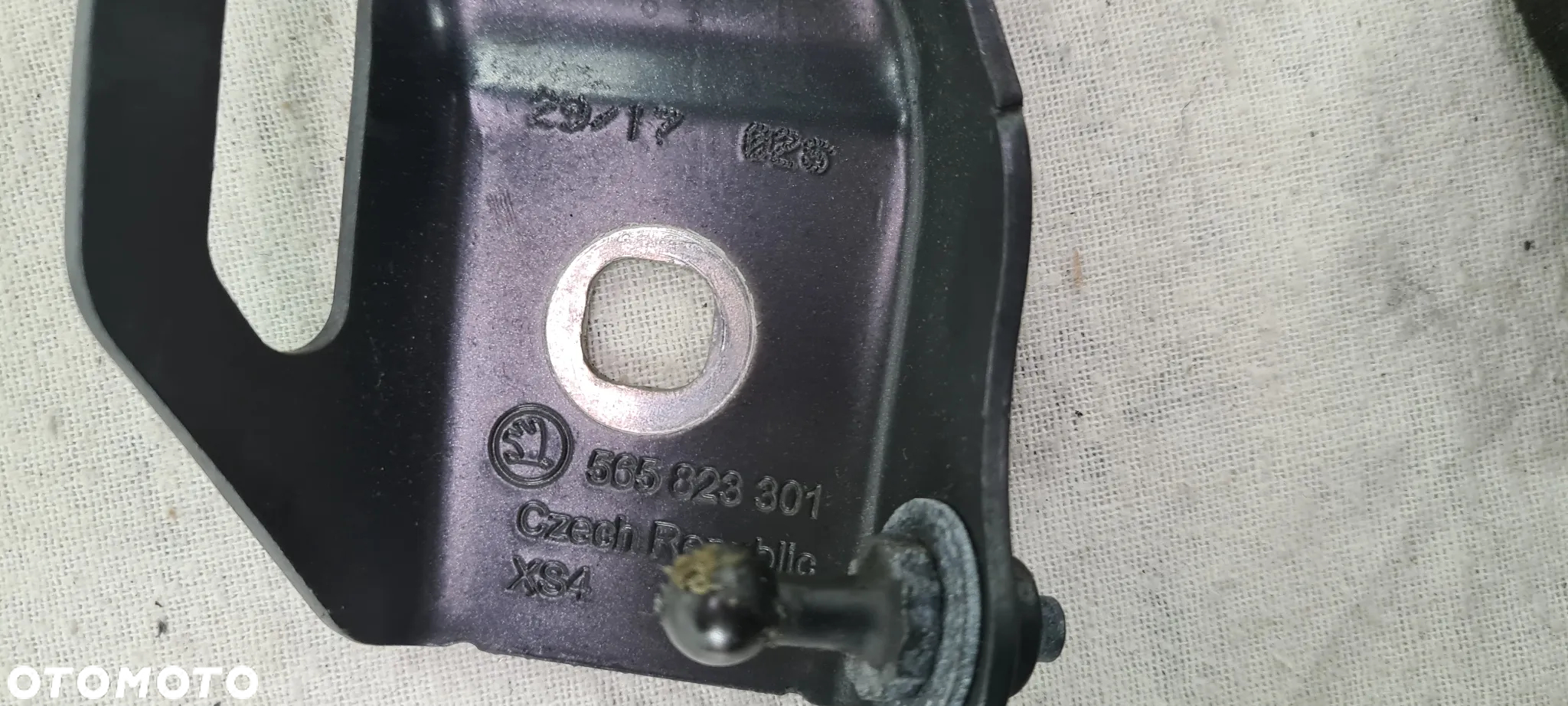 SKODA KODIAQ ZAWIASY MASKI LEWY PRAWY 565823301 565823302 - 9
