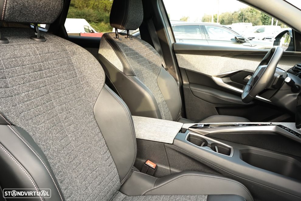 Peugeot 3008 1.2 Hybrid Allure e-DCS6 - 12