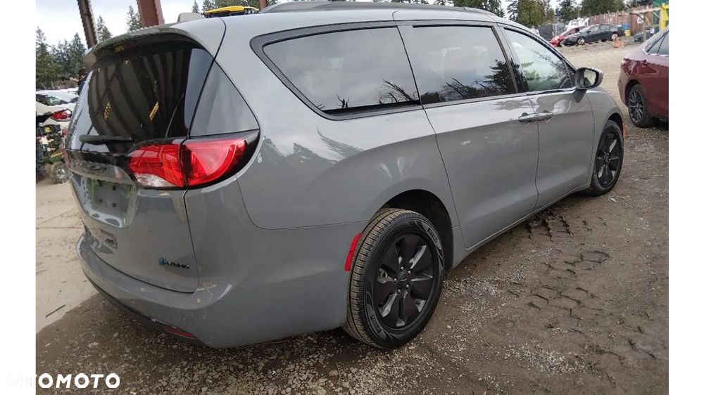 Chrysler Pacifica - 5