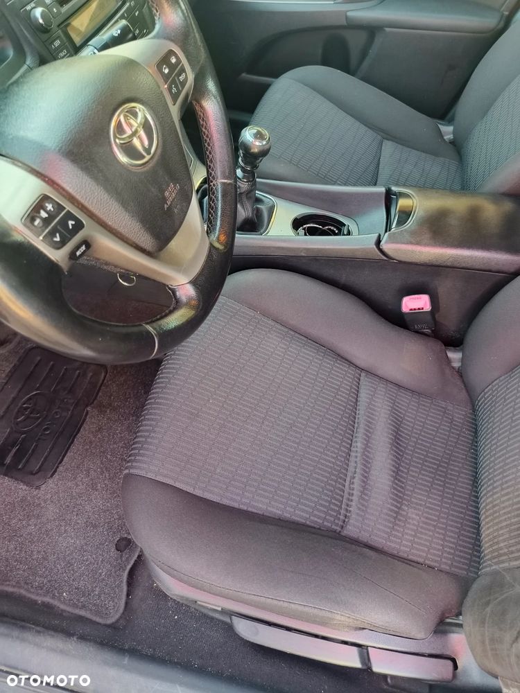 Toyota Avensis 2.0 D-4D - 16