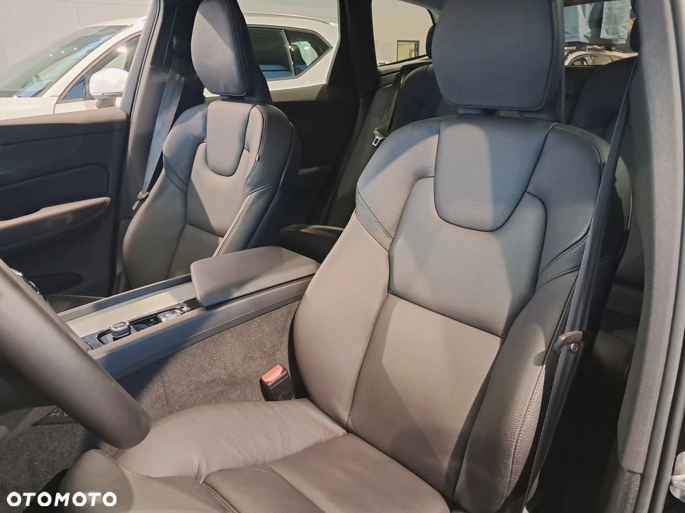 Volvo XC 60 B5 B AWD Plus Dark - 12