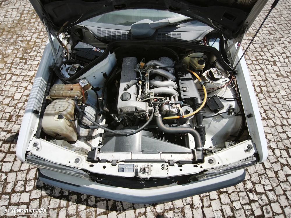 Mercedes-Benz W201 (1982-1993) 190 D 2.0 - 12