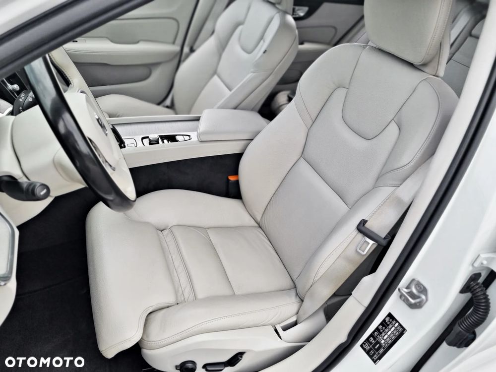 Volvo V60 Cross Country B4 D AWD Geartronic Pro - 23