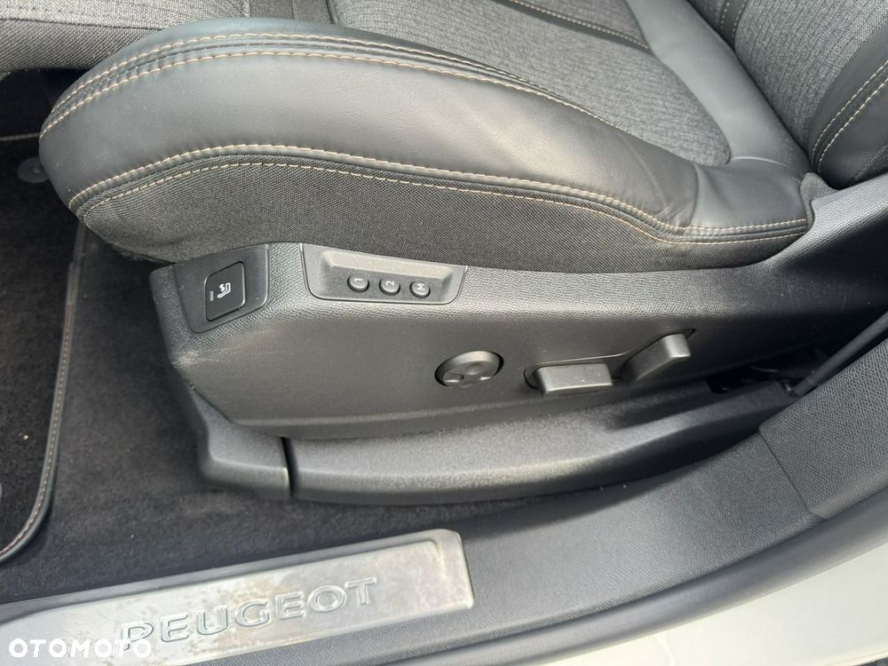 Peugeot 3008 THP 165 EAT6 Stop & Start Allure - 12