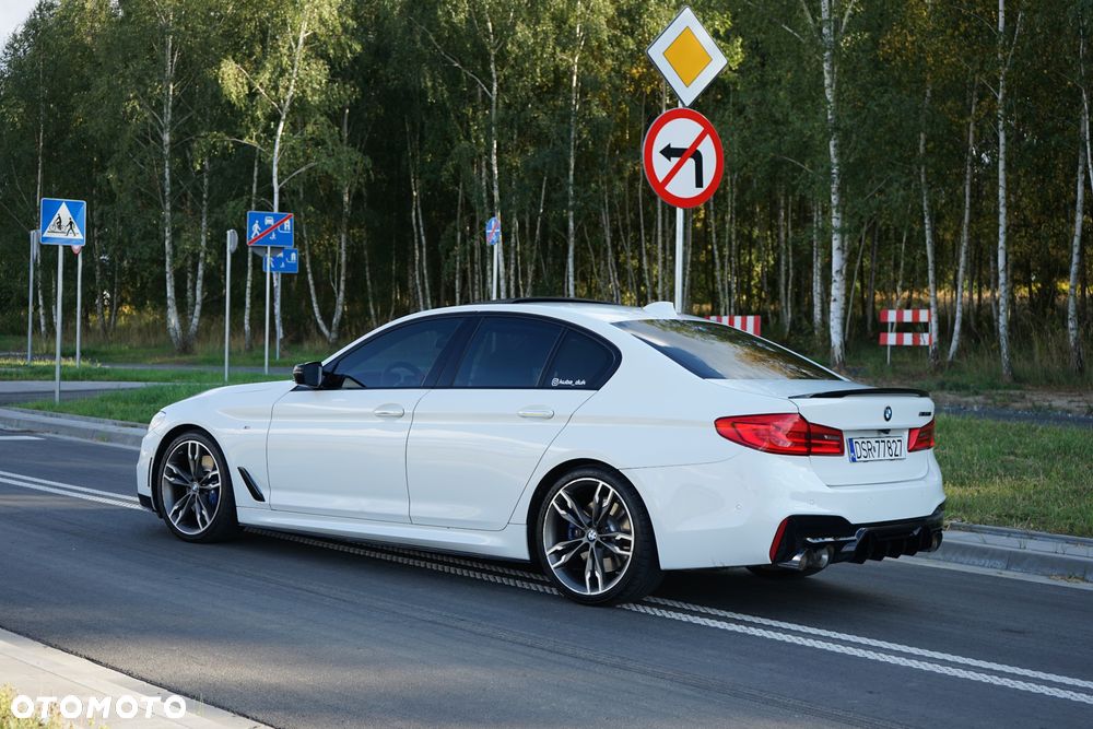 BMW Seria 5 M550i xDrive - 11