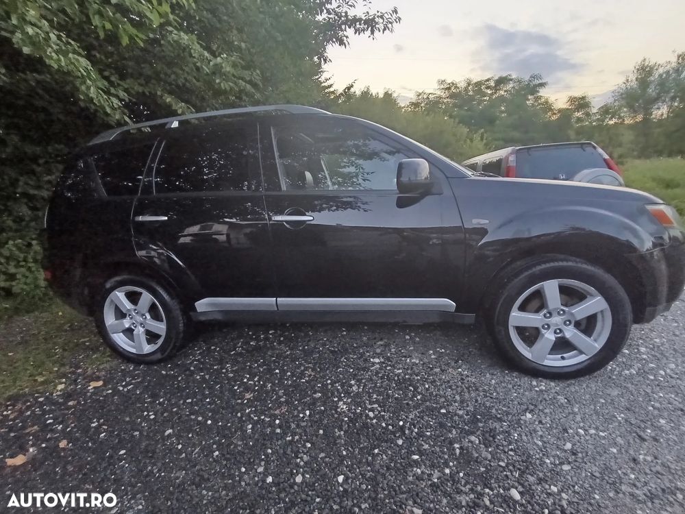 Mitsubishi Outlander - 3