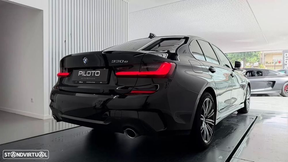 BMW 330 e Edição Desportiva M Auto - 10